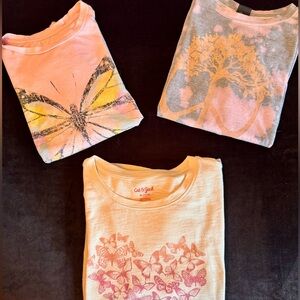 3 Graphic Tee Shirts Art of class & Cat & Jack Pink, Cream & Gray